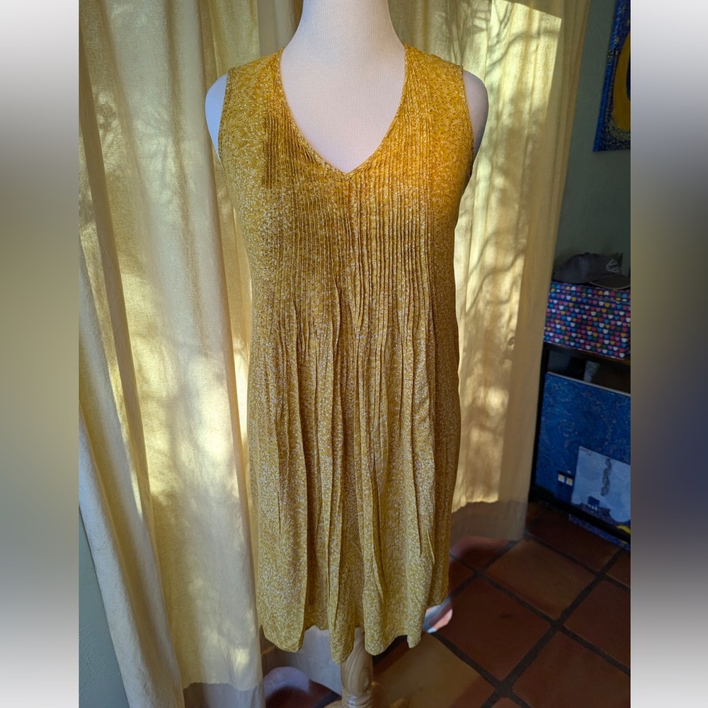 Elegant Gold Sleeveless Dress